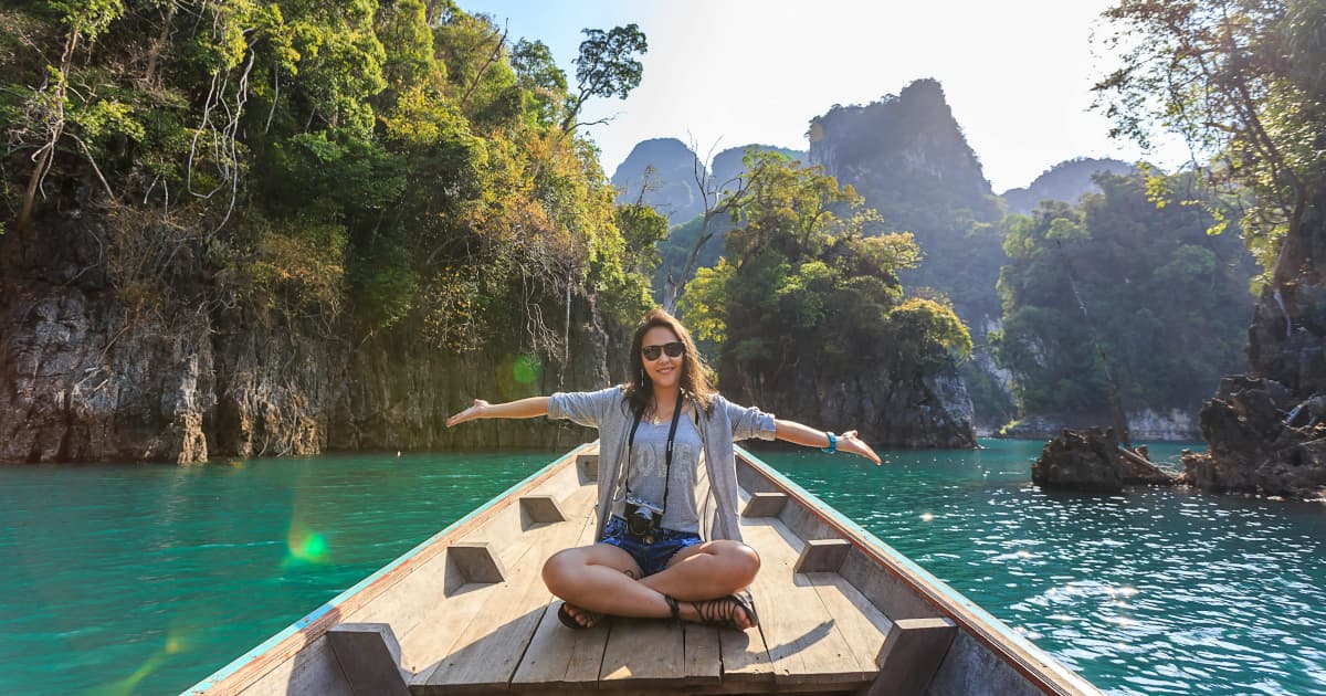 Sélection stratégique du maillage et techniques d'installation cruciales pour les clôtures à mailles losangées sur terrain accidenté